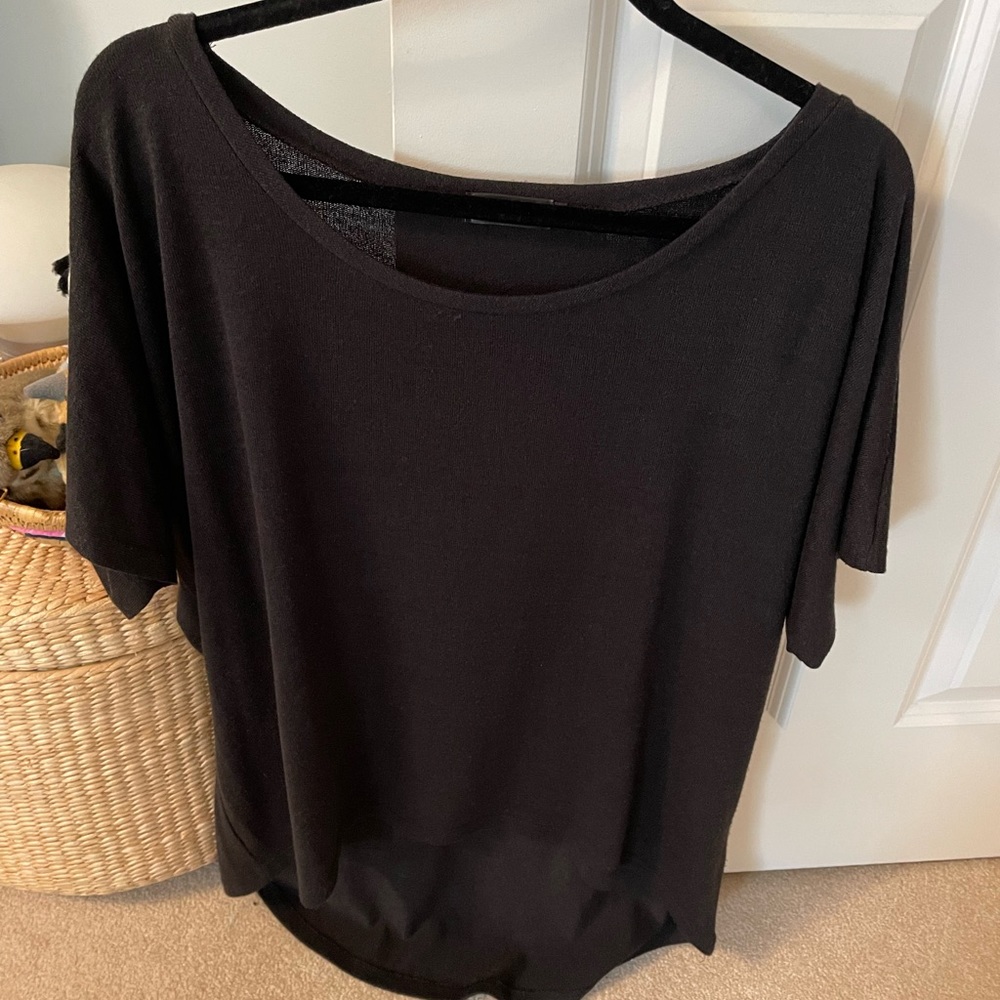064. EUC by UGET Black Short Sleeves High Low Hem Sweater, Size XL